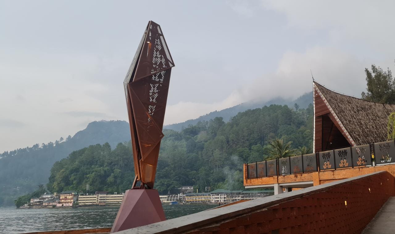 Waterfront Atsari Sculpture, Parapat